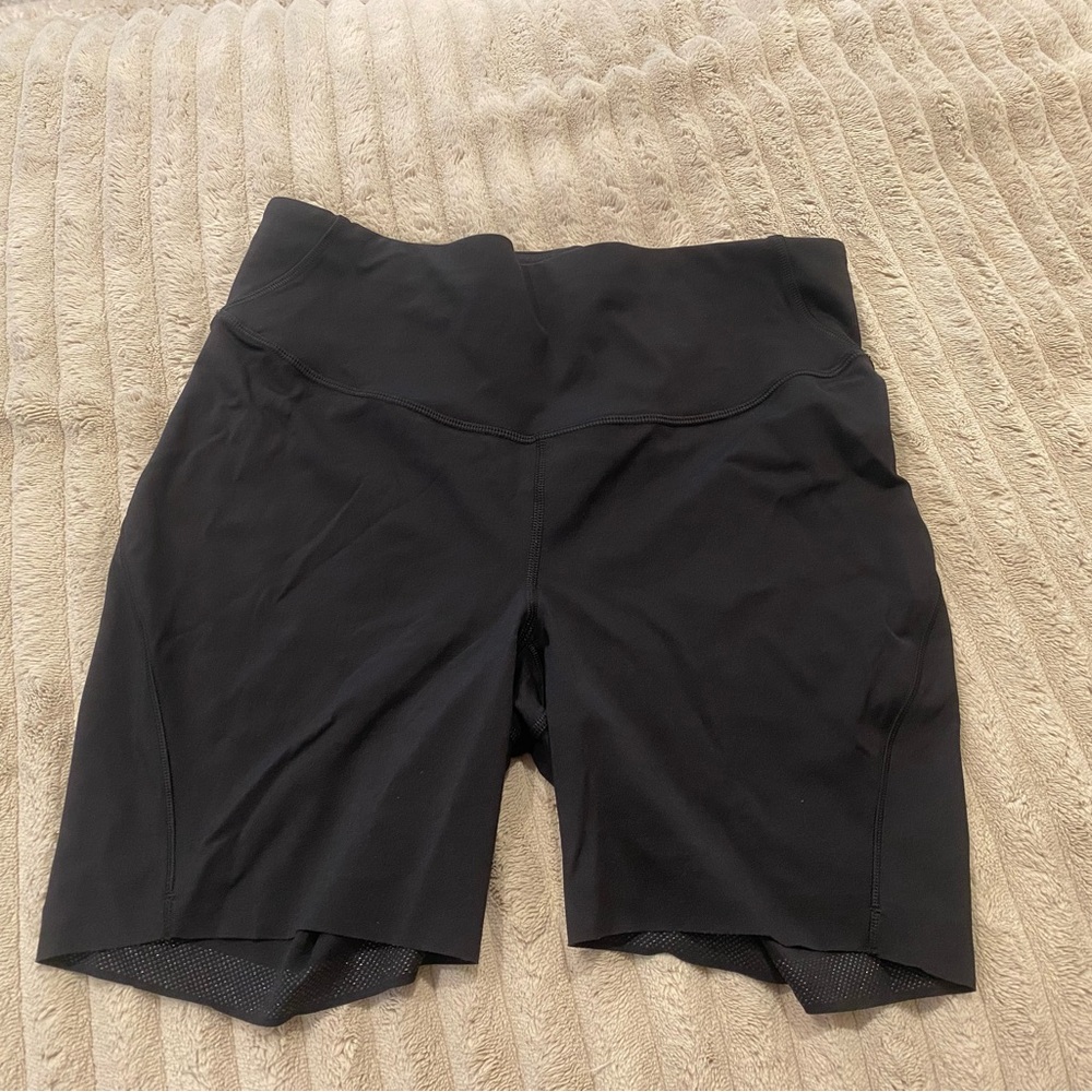 Like-new Lululemon base pace bike short